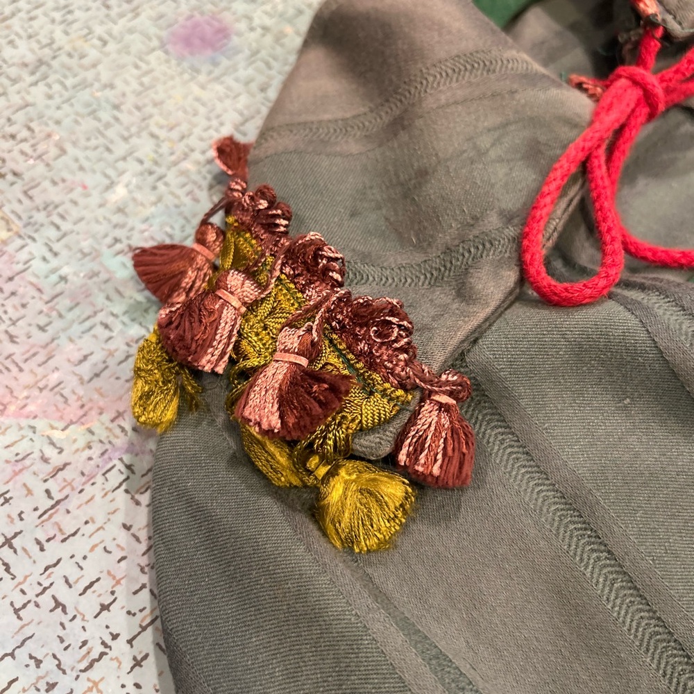 Vintage Shakespearen Cape - Picture 10 of 16